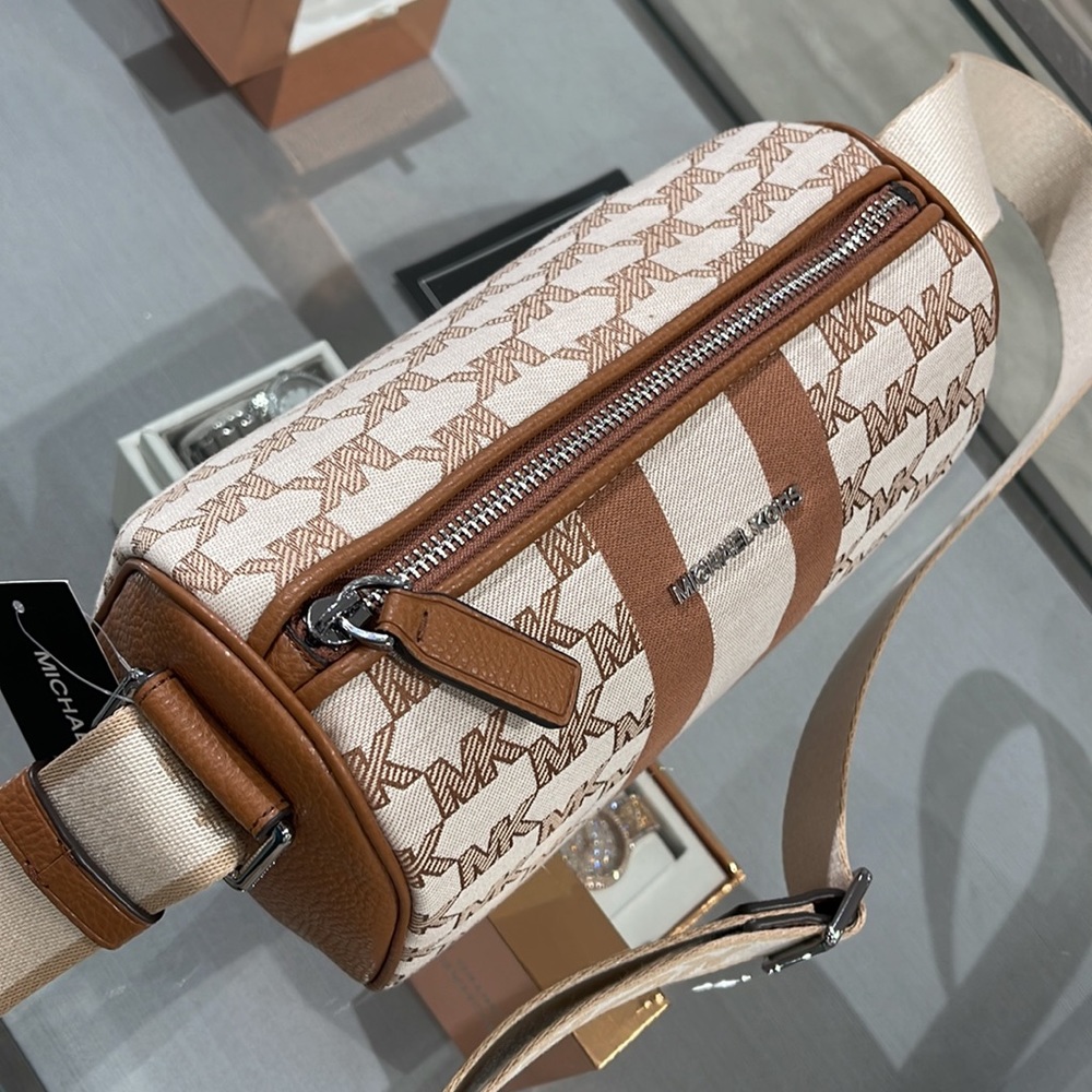 Michael Kors Men’s Women’s Cooper mini duffle xbody NWT 
Light Cream Multi 

NWT - Picture 5 of 16